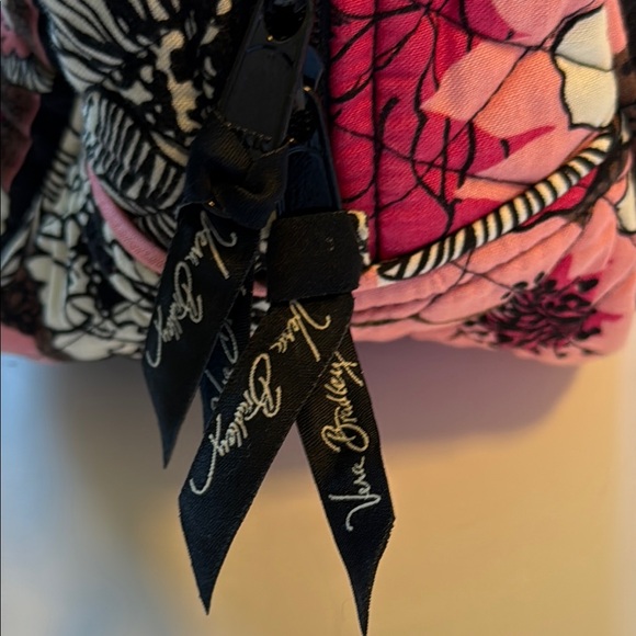 Like new Vera Bradley Floral Fabric Shoulder Bag Lightweight & Washable! - Picture 7 of 17